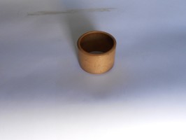 IMT 560 čaura centralne osovine veća